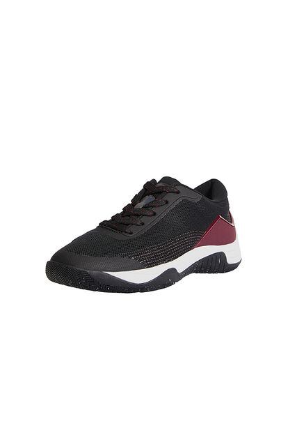 Zapatilla especial Cross Fitness (49,99 €), de OYSHO_SPORT.