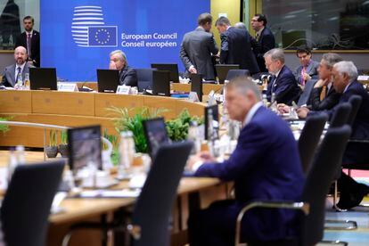 Varios integrantes del Consejo Europeo, en los momentos previos al inicio de la reunión el pasado día 13 en Bruselas.