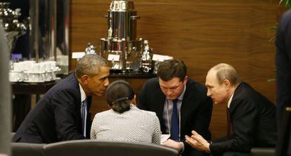 Obama (esquerra) i Putin (dreta), durant la trobada que han tingut a Antalya (Turquia), on se celebra la cimera del G-20.