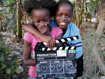 Dos de los niños que han participado en los talleres y la película colectiva 'Me llamo Haití, bienvenidos'.