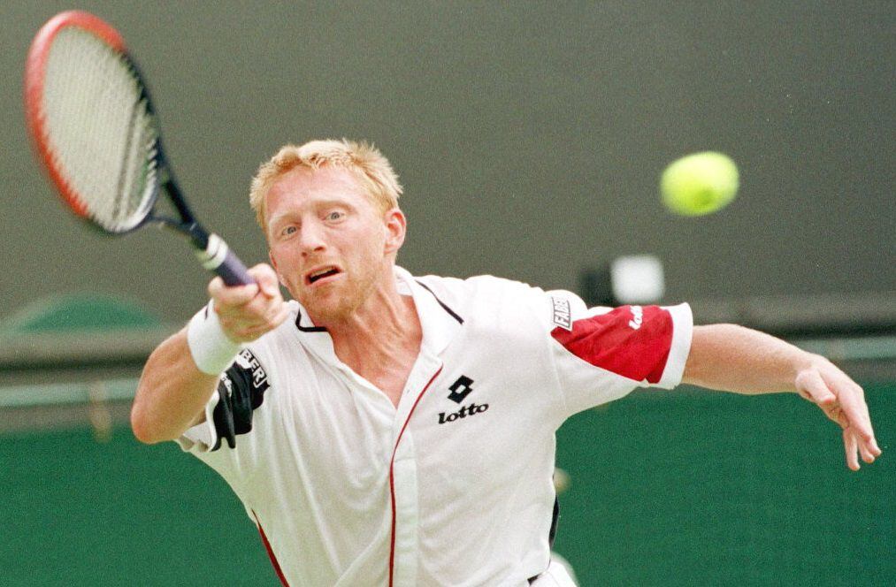 Boris Becker, en un partido de 1996 en Wimbledon. / REUTERS