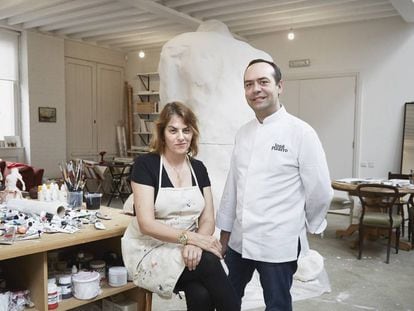 Tracey Emin y José Pizarro, retratados en Londres en el estudio de la artista.