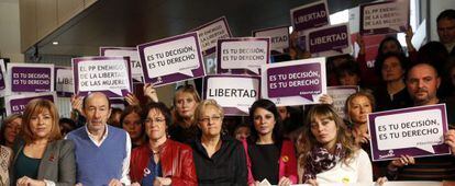 Rubalcaba y Elena Valenciano en un acto por la libertad de las mujeres 