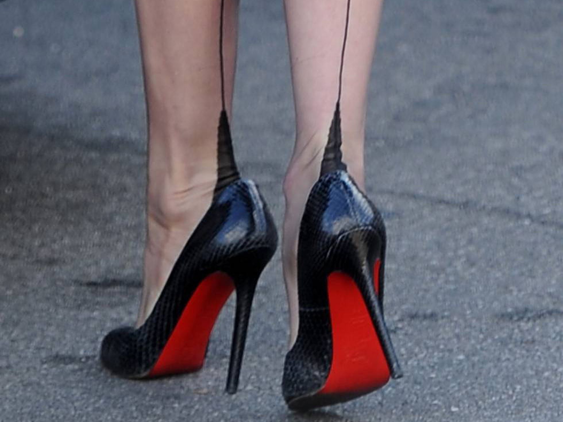 La europea reconoce la exclusividad de Louboutin para suelas rojas los zapatos | Estilo EL PAÍS