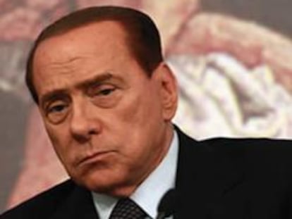 El primer ministro italiano, Silvio Berlusconi, y el ministro de Economía, Giulio Tremonti.