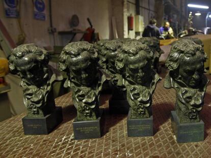 Los Bajo Ulloa tratan de vender su premio Goya en una tienda de segunda mano