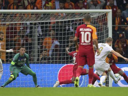 Kroos dispara en la acción del 0-1 frente al Galatasaray.