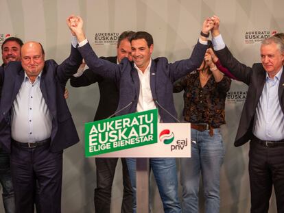 El PNV celebra los resultados electorales vascos, este domingo en Bilbao.
