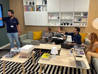 Equipo de Ikea durante una reunión