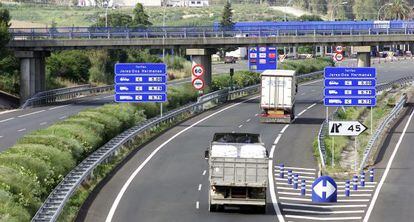 Foto de archivo de la autopista de peaje AP-4, la única vía con doble carril que une Cádiz y Sevilla.