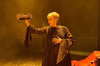 Concha Velasco en la obra de teatro 'Reina Juana', de Ernesto Caballero, dirigido por Gerardo Vera, en diciembre de 2017.