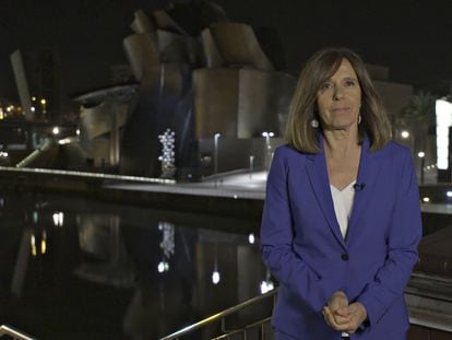  Ana Blanco en Bilbao, durante el programa especial de 'Informe semanal' por su 50 aniversario. En vídeo, cabecera conmemorativa.