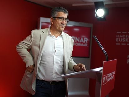 El portavoz del PSOE en el Congreso de los Diputados, Patxi López, este miércoles, en una conferencia de prensa en Bilbao.