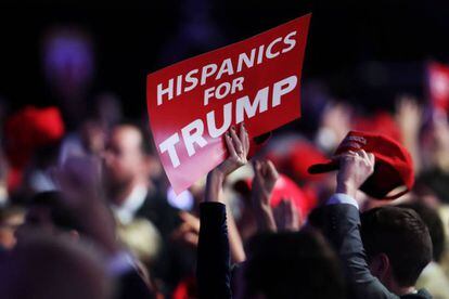 Un grupo de hispanos apoya a Donald Trump.