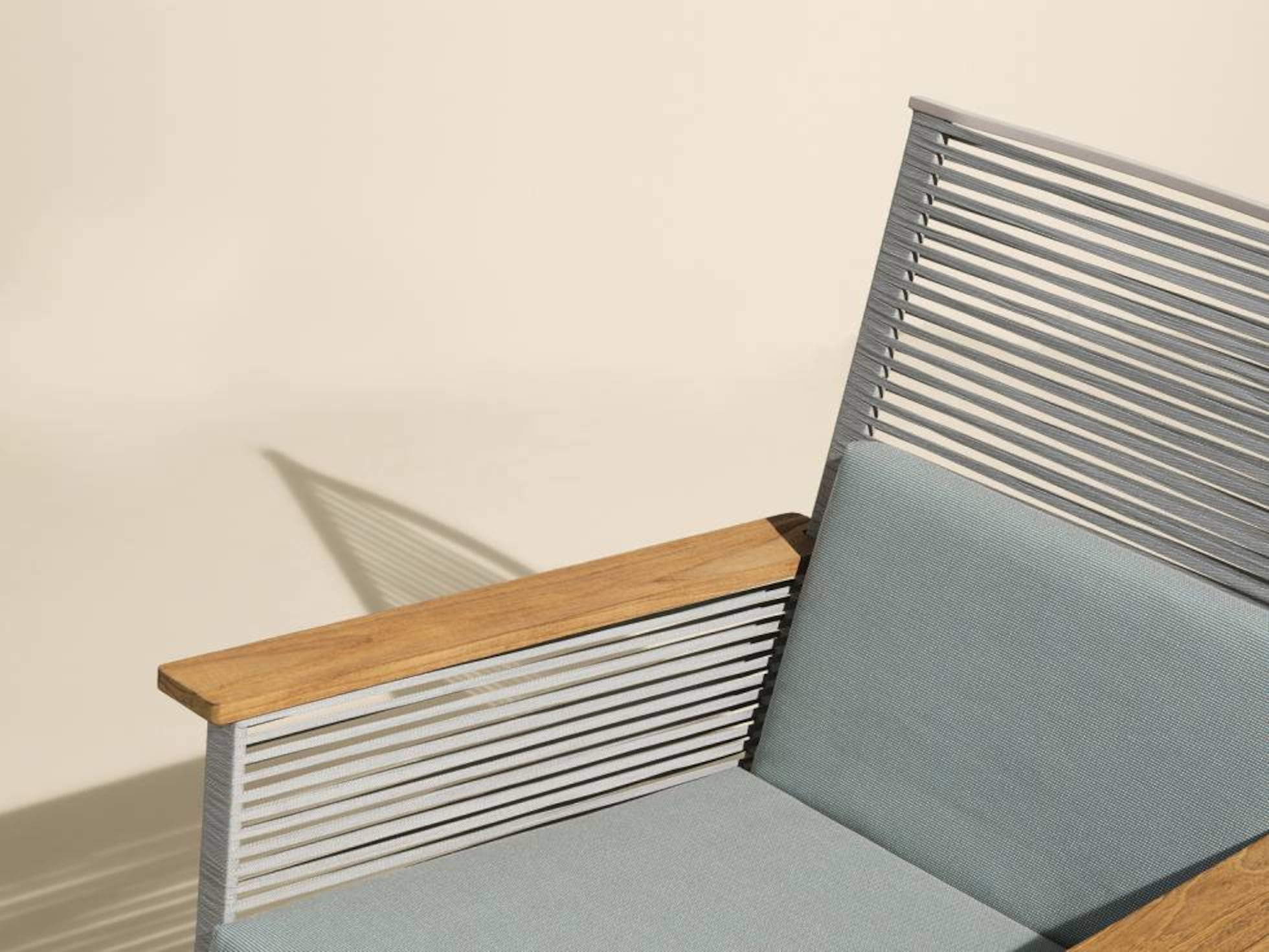 Así se convierten larguísimos tubos de aluminio en un mueble éxito de