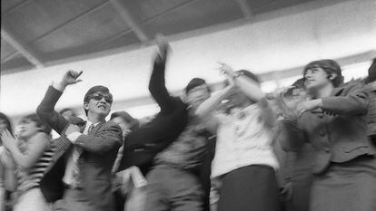 Fiesta de juventud en Madrid en mayo 1966 con la actuación de cinco conjuntos musicales: Los Relámpagos, Los Mustang, Los Sirex, Los Bravos y Los Brincos.