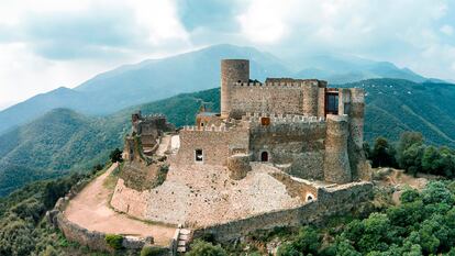 Vista aérea del castillo gerundense de Montsoriu.