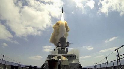 Lanzamiento de un misil de crucero desde el Mediterráneo, en una imagen del Ministerio de Defensa ruso.