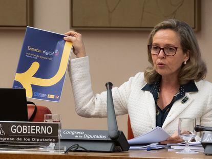 La vicepresidenta primera y ministra de Asuntos Económicos, Nadia Calviño, este jueves en la Comisión del Congreso de los Diputados en Madrid.