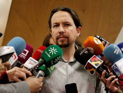 El secretario general de Podemos, Pablo Iglesias, responde ante los medios el pasado 13 de enero.