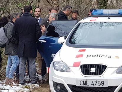 Magentí fumándose un cigarro durante la reconstrucción del doble crimen.