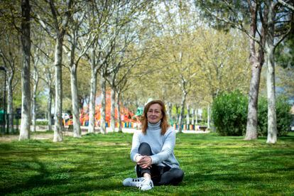 Cristina Álvarez, en un parque de Boadilla del Monte (Madrid).