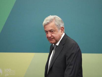 López Obrador a su llegada a la Asamblea de la American Chamber.