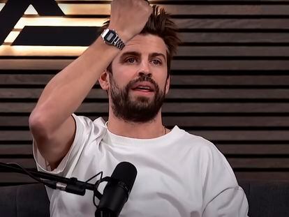 Gerard Piqué muestra su reloj Casio en la muñeca durante la presentación de Kings League, el viernes.