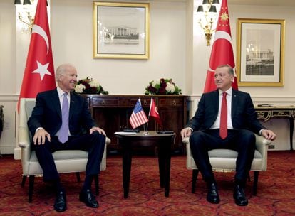 Joe Biden, entonces vicepresidente de EE UU, recibe al presidente turco, Recep Tayyip Erdogan, en Washington en marzo de 2016.