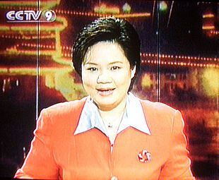 Una locutora del canal de cable chino CETV, ahora socio de AOL Time.