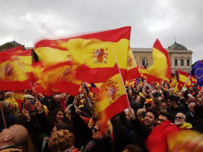 Manifestación contra el gobierno de Pedro Sanchez en la Plaza de Colón 