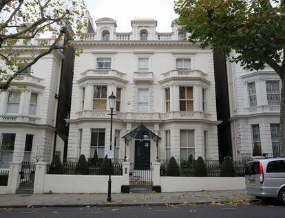 Fachada de la casa que se han comprado David y Victoria Beckham en un exclusivo barrio del oeste de Londres. 