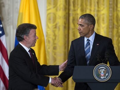 El presidente de Estados Unidos, Barack Obama, con el de Colombia, Juan Manuel Santos, en la Casa Blanca el 4 de febrero.