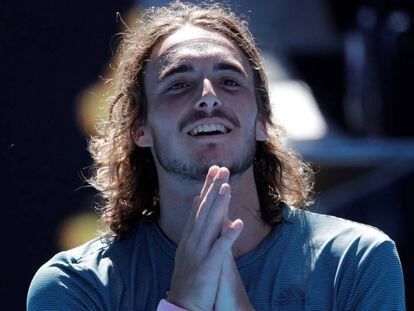 Tsitsipas celebra su victoria contra Bautista en los octavos de Melbourne.