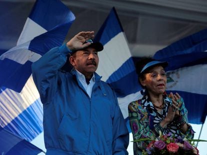 El presidente Daniel Ortega junto a su esposa y vicepresidenta, Rosario Murillo, durante una manifestación oficialista en Managua.