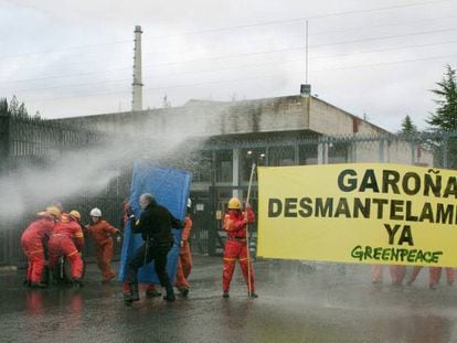 Protestas antinucleares en la central de Garo&ntilde;a.