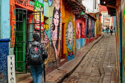 Calle del Embudo, en el histórico barrio de Candelaria de Bogotá.