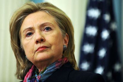 Hillary Clinton, durante su comparecencia en el Departamento de Estado, ayer en Washington.