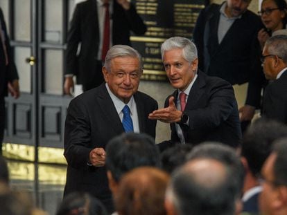 Andrés Manuel López Obrador y Alfredo del Mazo, en Toluca, este lunes.