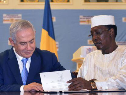 El presidente de Chad, Idriss Déby, y el primer ministro de Israel, Benjamín Nentanyahu, el domingo en Yamena. 