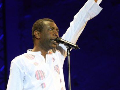 El cantante senegalés Youssou N'Dour durante su actuación en Fez (Marruecos).