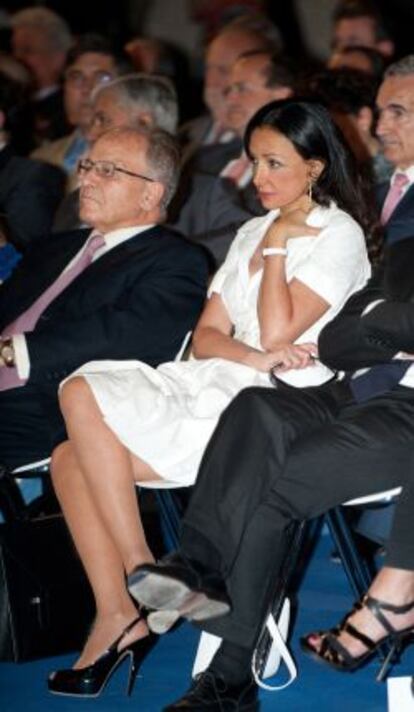 Esther Koplowitz, primera accionista de FCC, junto al ex presidente de la compañía, Rafael Montes.