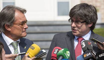 Carles Puigdemont compareix amb Artur Mas a Waterloo, aquest dimarts.