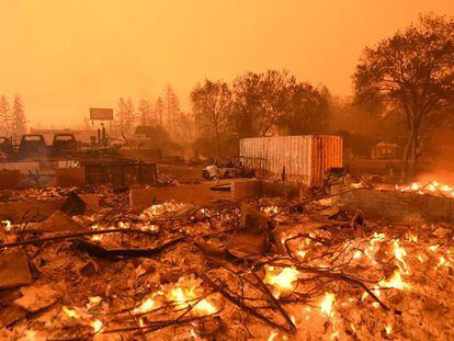 Casas de Paradise, California, ardiendo el 9 de noviembre de 2018.
