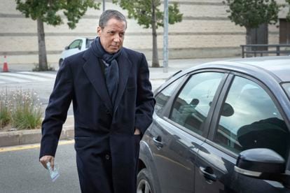 Eduardo Zaplana goes to the Valencian duty courts (presentation office) to sign in 2019.