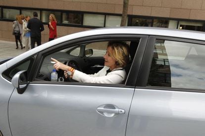 Aguirre, conduciendo tras un acto político en septiembre de 2012.