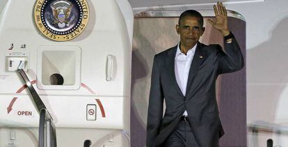 Barack Obama surt de l'avió presidencial el 3 de juny.