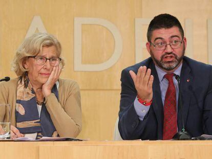 La alcaldesa de Madrid Manuela Carmena y el concejal de Econom&iacute;a Carlos S&aacute;nchez Mato en noviembre de 2017