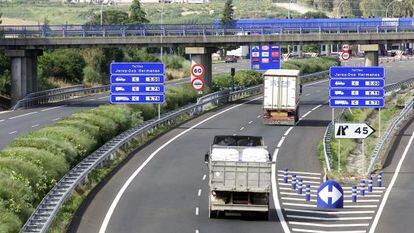 La autopista de peaje AP-4, entre Sevilla y Cádiz.