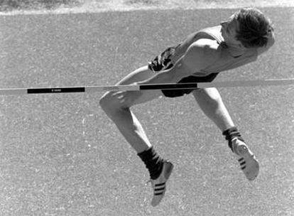 Dick Fosbury, en un   salto en las pruebas de selección del equipo de Estados Unidos para los Juegos de 1968.